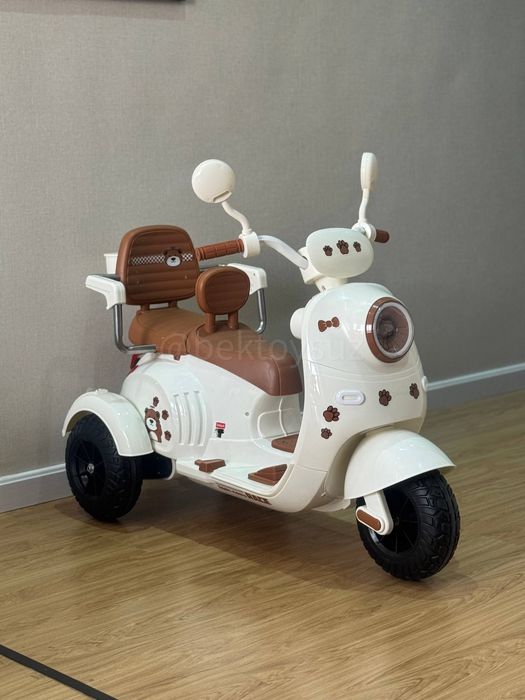 Детский мотоцикл Vespa 12V с музыкой, 3-6 лет, до 30 кг