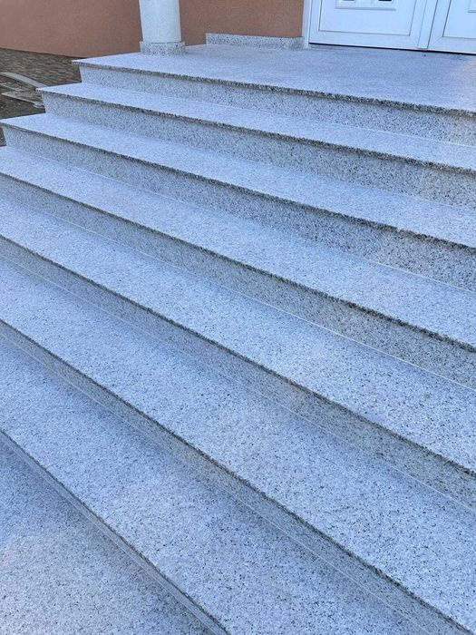 Granit Rosa Gamma Fiamat  pentru scari exterioare