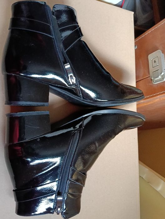 Дамски маркови лачени боти