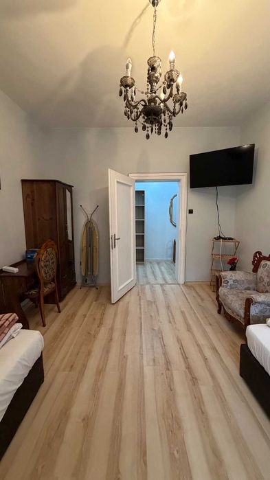 Продава се Тристаен апартамент в Пловдив, Център - 70 кв.м за 1385 €/кв.м - Снимка #2