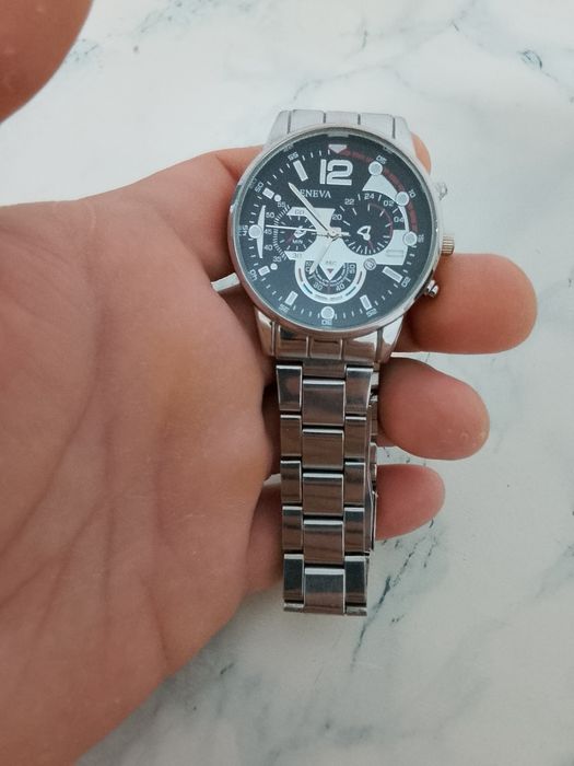 Продам наручные часы , работают , без минус