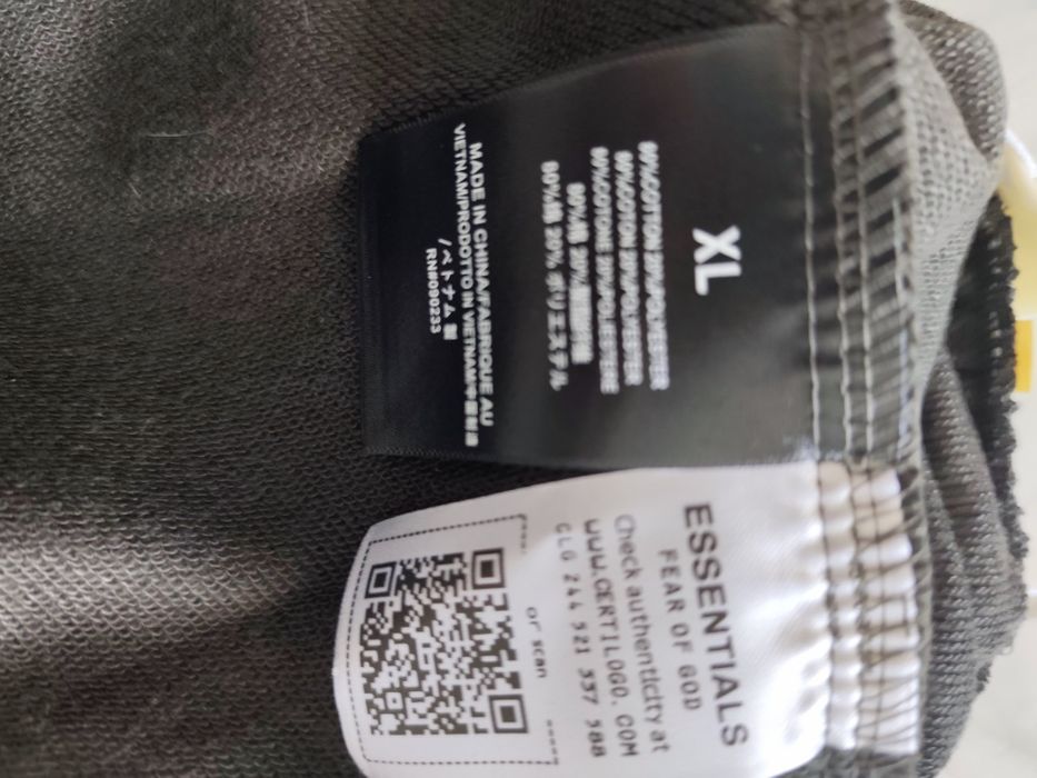 Pantaloni scurți Essentials mărime XL fit L