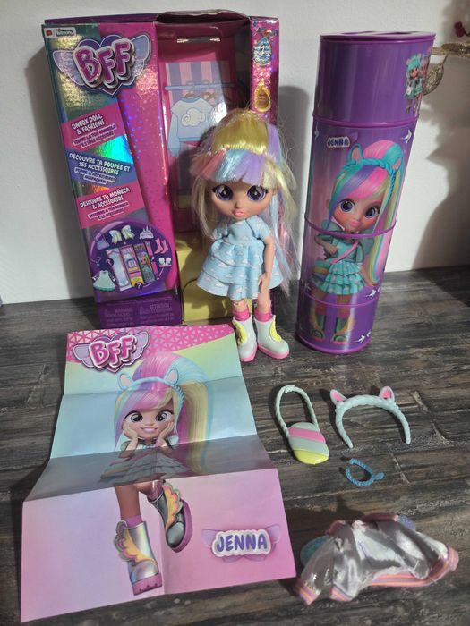 CRY babies,  BFF, au cutia si accesoriile,  ca noi