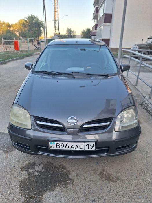 Ниссан Алмеро Тино 2003 года об 1.8 автомат и работает на газе