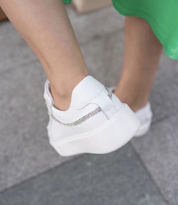 Белые кожанные кроссовки