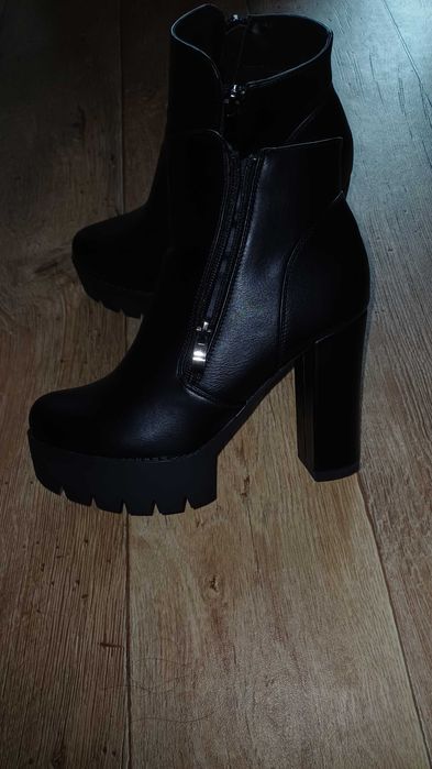 Обувки с висок ток