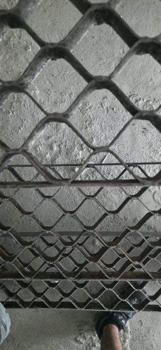 Vand grilaje de otel pt scări sau canale model fagure foarte rezistente de 100 x 55 x 5 x 5mm