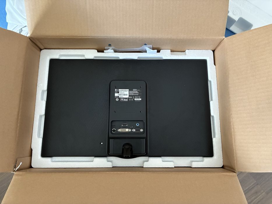 Монитор LG 22EA63 [22]