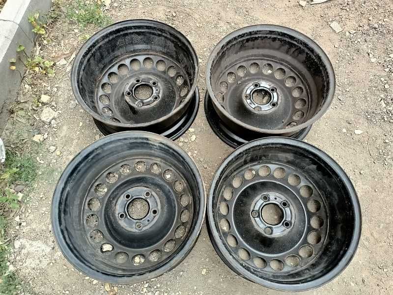 Продам оригинальные металлические диски на Audi.
