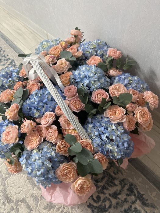 Продам Цветы в корзине