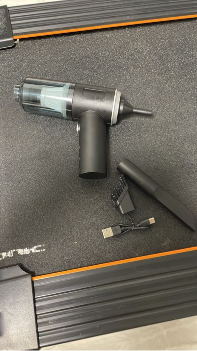 Mini aspirator auto/casnic portabil