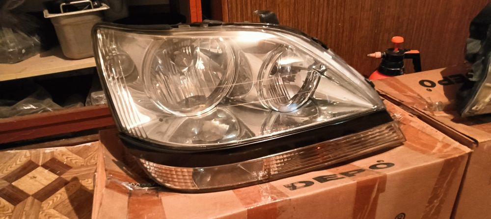 Продам фары RX300