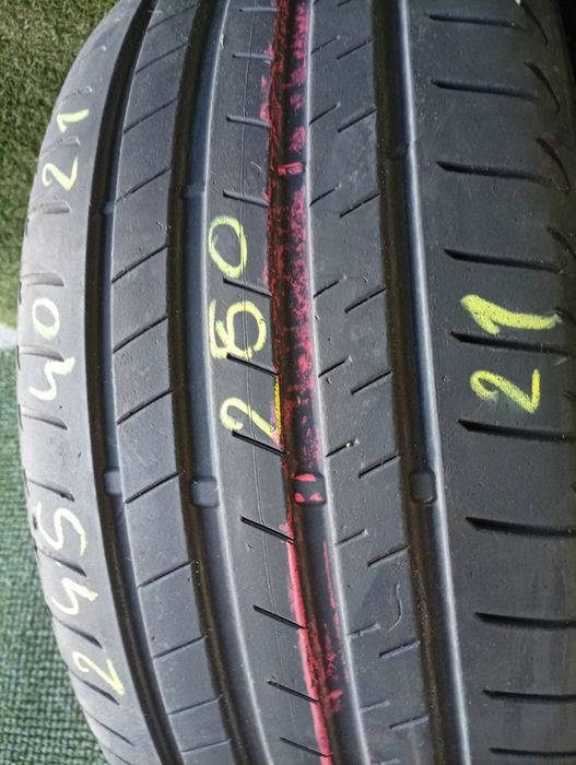 245 40 R21 Brigestone RFT vara