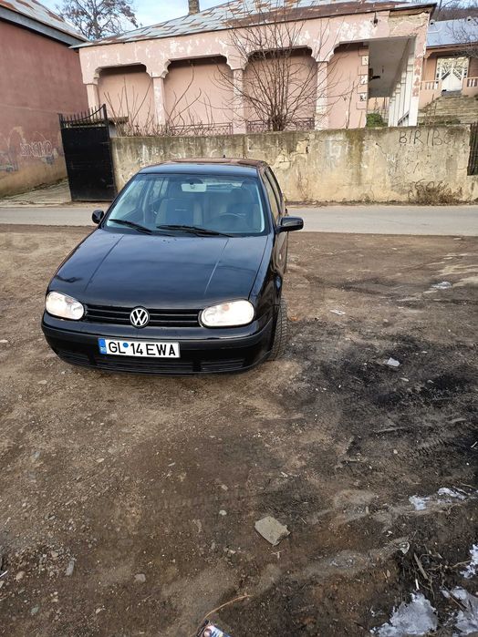 VOLKSWAGEN Golf 2000