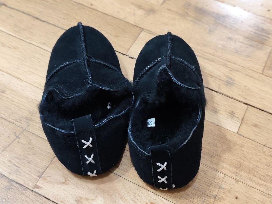 Чисто нови кожени пантофи номер 33