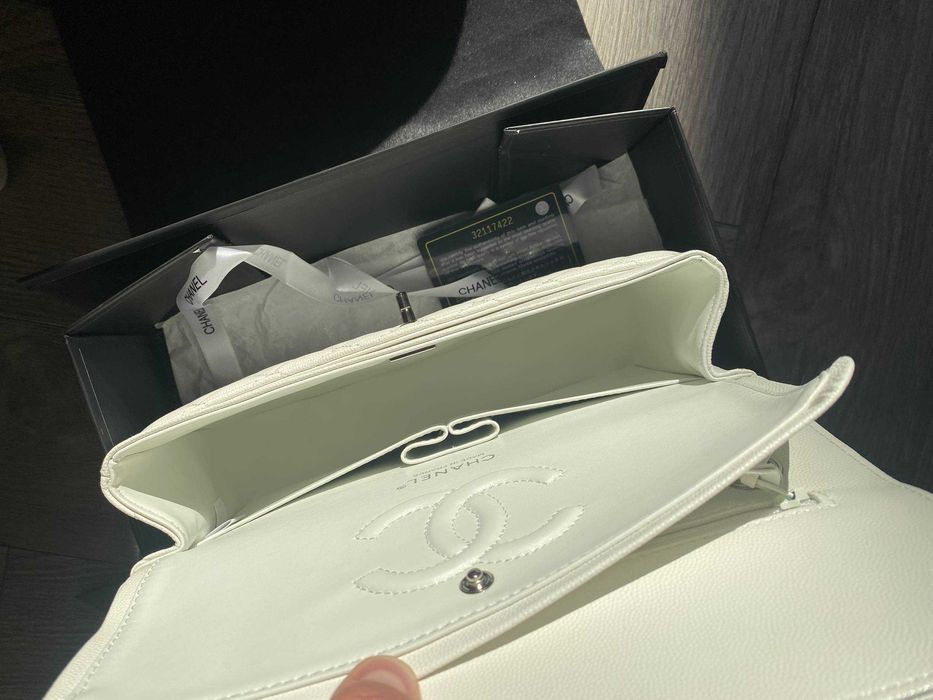 Geantă Chanel din Piele Albă, Poseta Chanel din Piele Granulată