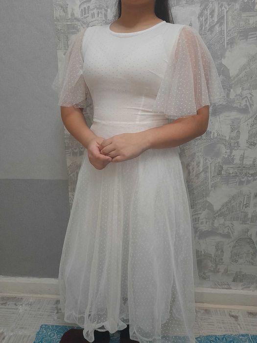 Платье белое, нежное