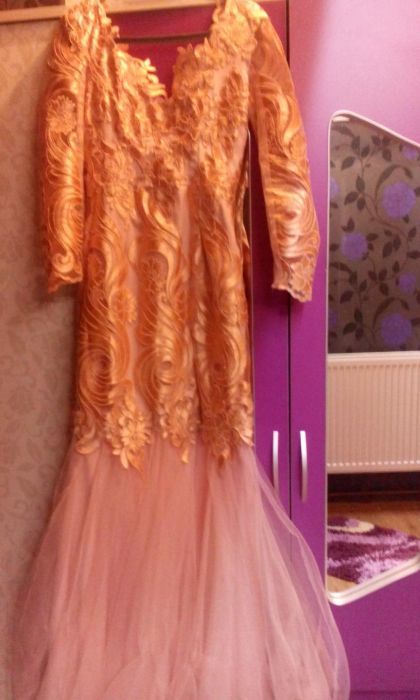 Vand rochii de ocazie si una de mireasa purtate doar o data