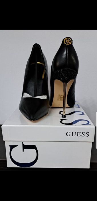 Guess  pantofi marimea 35