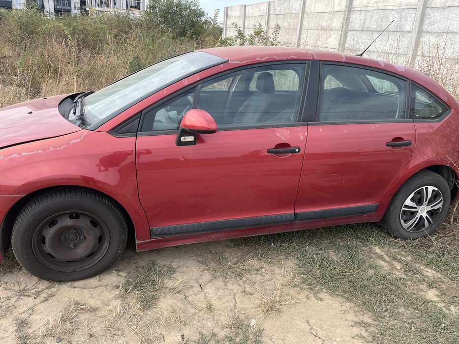 Dezmembrez Citroen C4 1.4 benzina 2004-2009