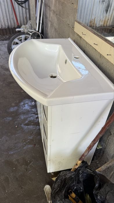 Умывальник со шкафчиком