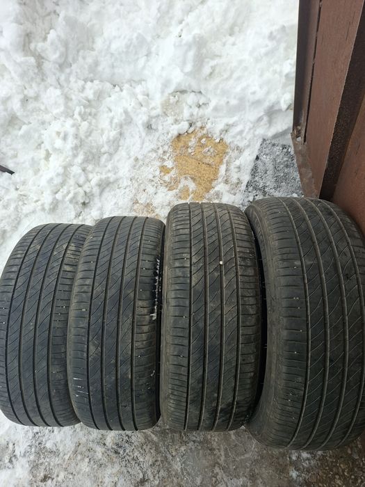 Продам шины. 215/55/17 мишелин