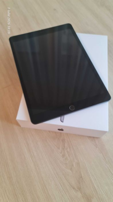 Tabletă iPad 8 (2020) wifi + cellular - 128 GB stocare
