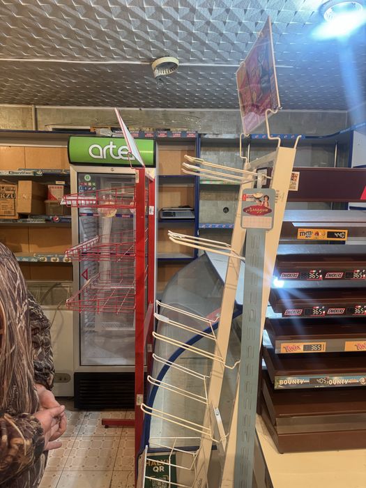 Продаются магазинные полки