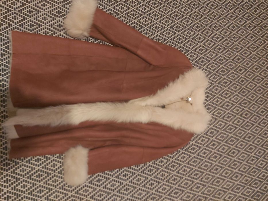 Haina blana si piele naturala