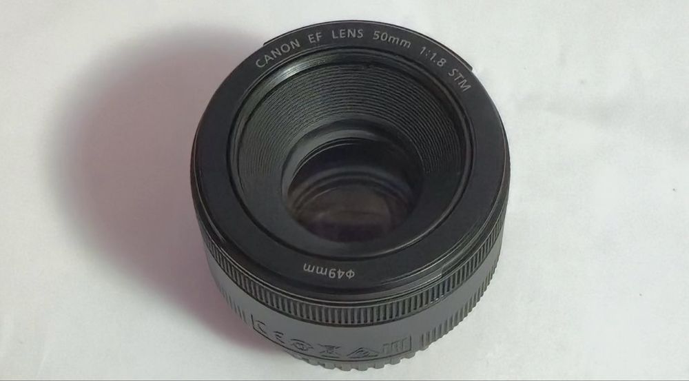 CANON 4000D WIFI +2 obiective+card 128gb+ghiozdan+trepied