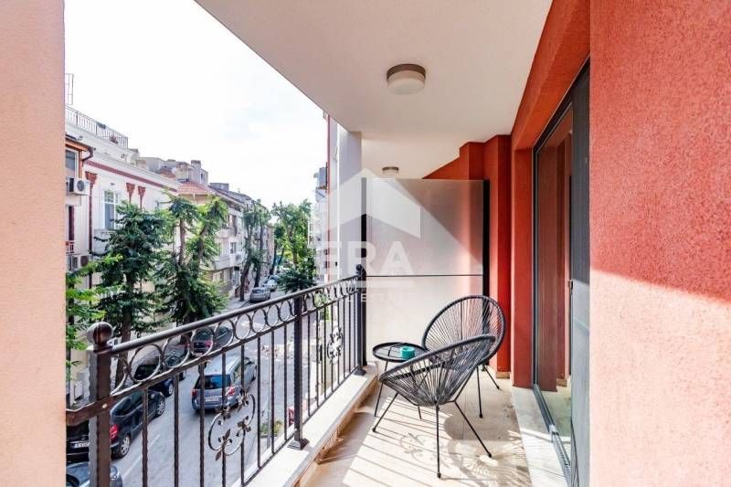 Двустаен, луксозно обзаведен апартамент под наем, с подземно паркомяст