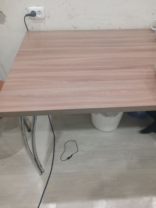 Стол   кухонный  в отличном состоянии