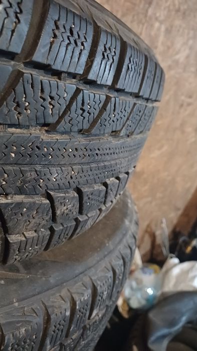 Продаю шины зимние 16