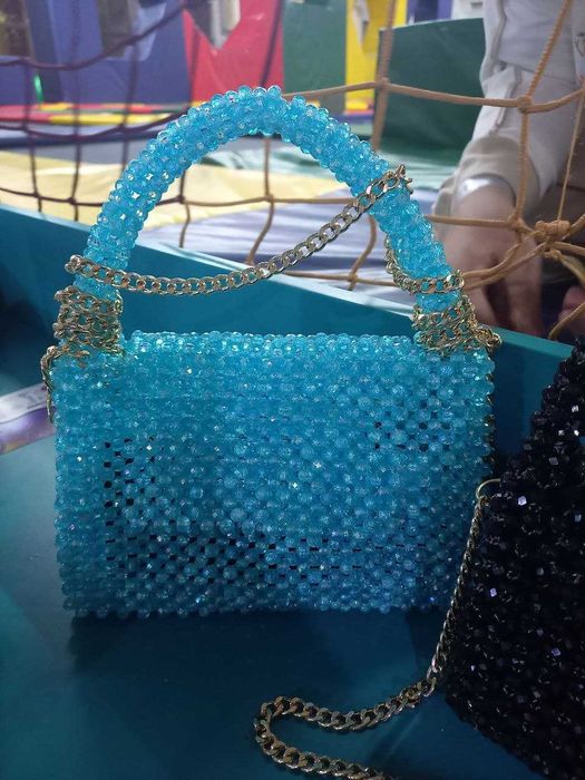 Оригинальные сумочки из бусин.