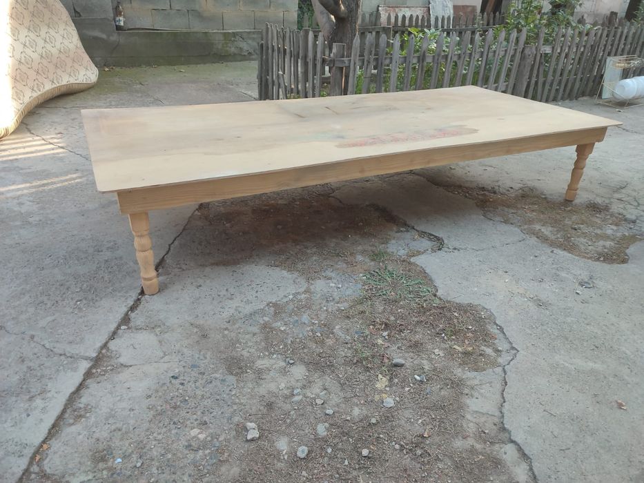 Стол низкий профиль