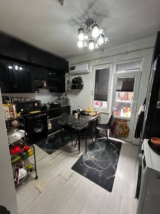 Продаеться 3 комнатная квартира