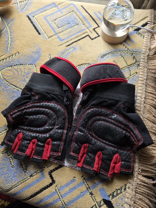 Продам перчатки почти новые