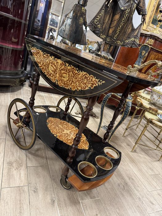 Gheridon pliabil cu intarsii si elemente alama