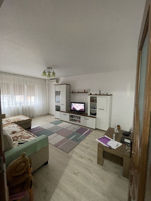 Închiriez Apartament - zona I-uri.