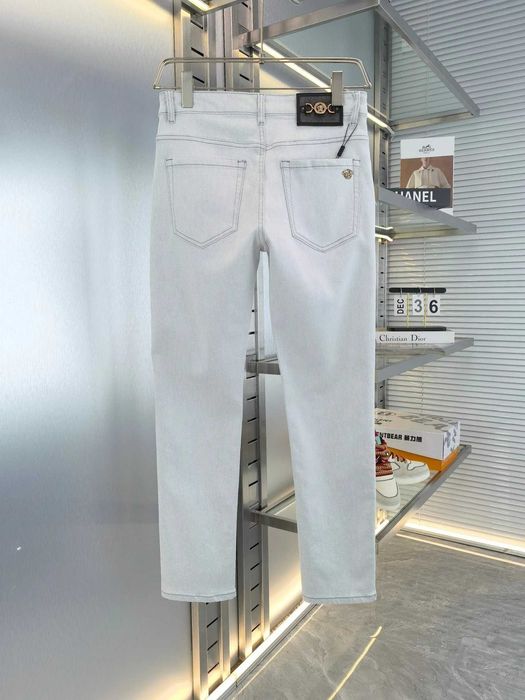 Aduc pe comanda Blugi Versace orice model