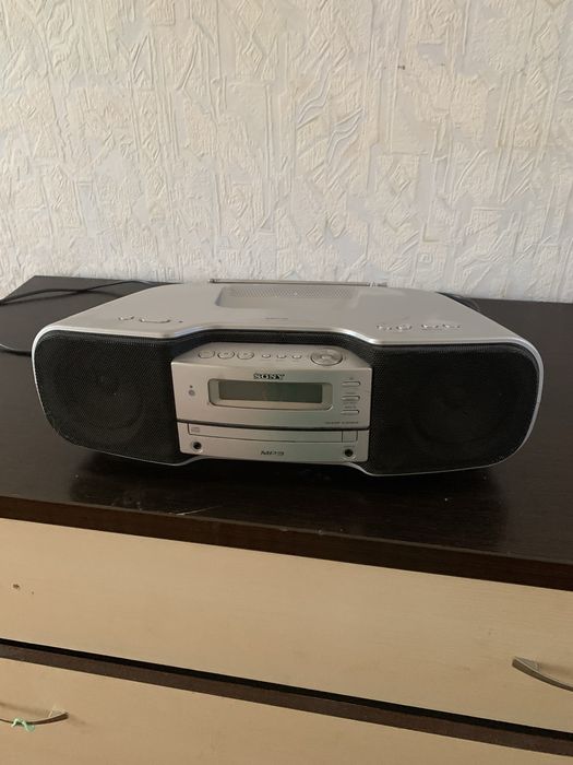 CD магнитола, в отличном состоянии