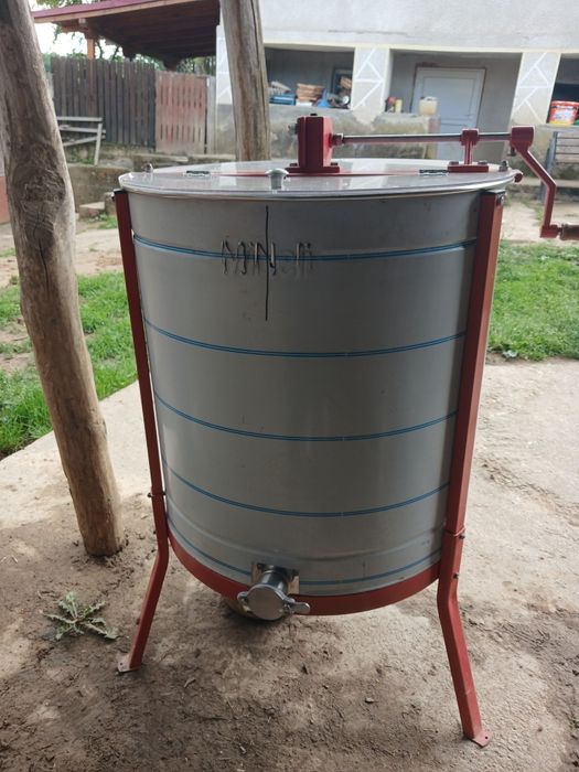 Vand centrifuga pe 4 rame