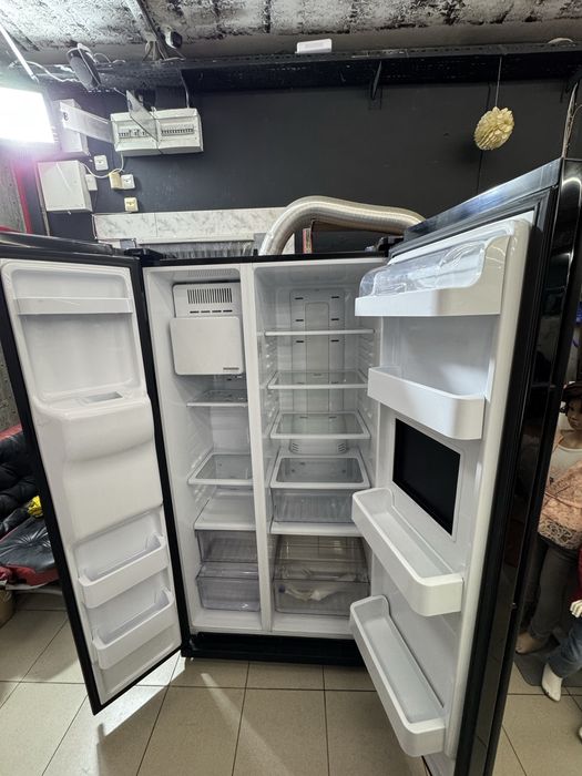 Хладилник с фризep двукрилен samsung като нов!