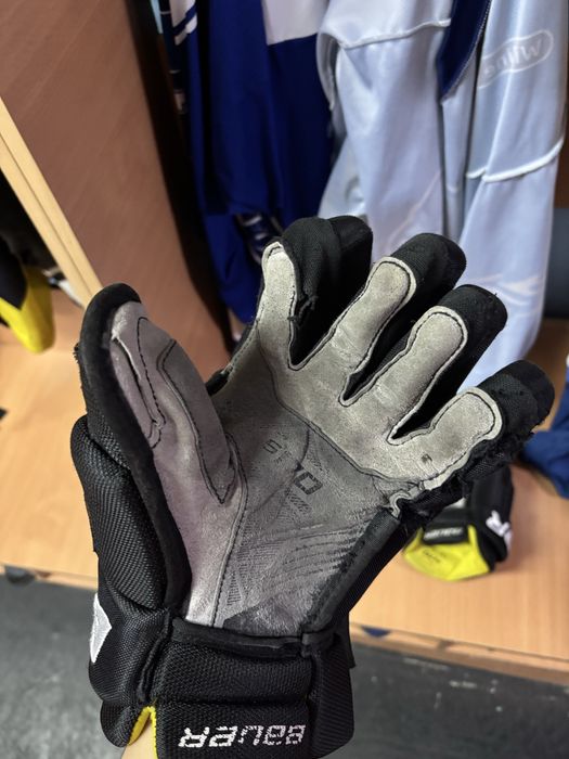 Продам хоккейные краги