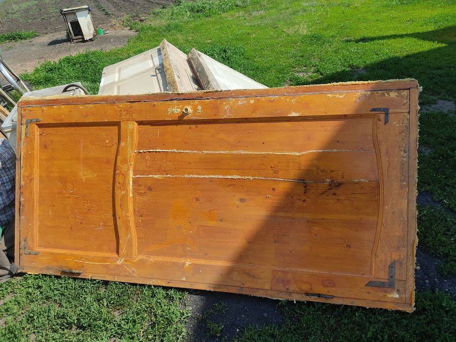 Продам дверь из дерева