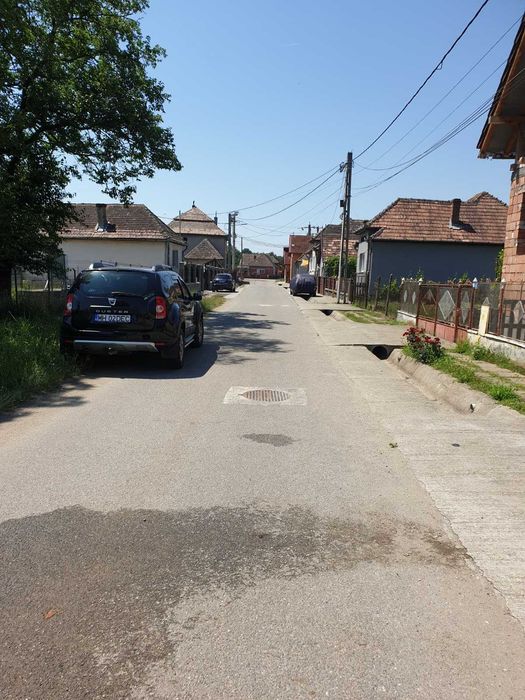 Vând casă 104m²,grădină ,dependințe în Cornești ,com.Adămuș ,situat în centru satului ,apă ,gaz ,canalizare