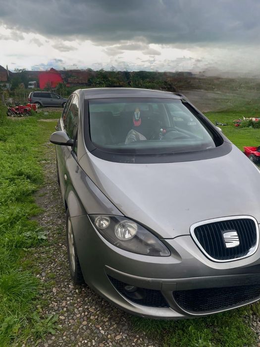 Vând    Seat      Altea