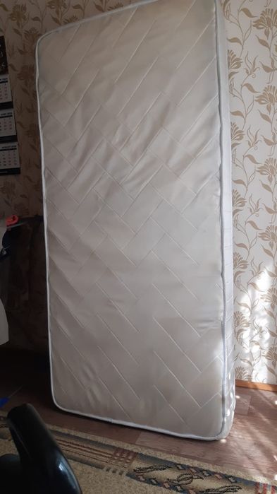 Продам матрас в хорошем состоянии