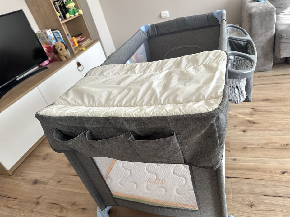 Kinderkraft бебешка кошара с матрак