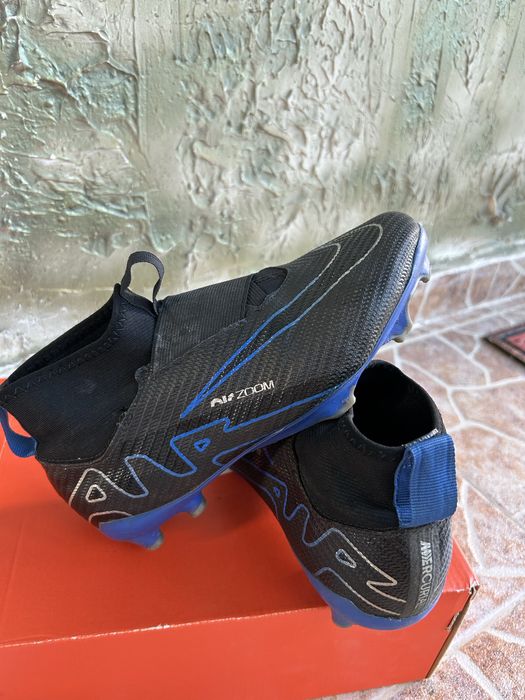 Футболни обувки-бутонки